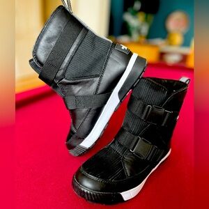 The North Face Women’s Sierra Sport Strap Waterproof Boot Size 6